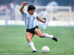 Morreu Diego Maradona, o génio indomável do futebol